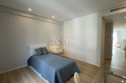 Apartamento T4 para Venda em Carcavelos e Parede