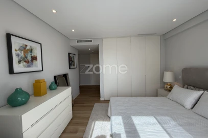 Apartamento T4 para Venda em Carcavelos e Parede