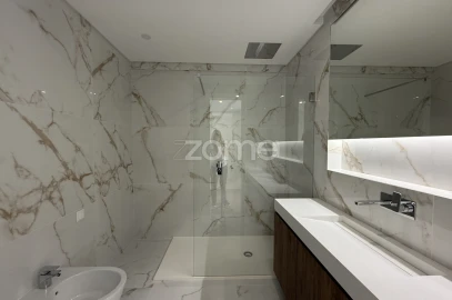 Apartamento T4 para Venda em Carcavelos e Parede