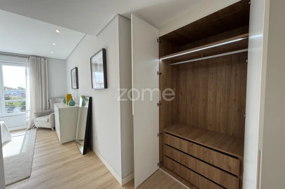 Apartamento T4 para Venda em Carcavelos e Parede