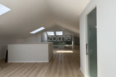 Apartamento T4 para Venda em Carcavelos e Parede
