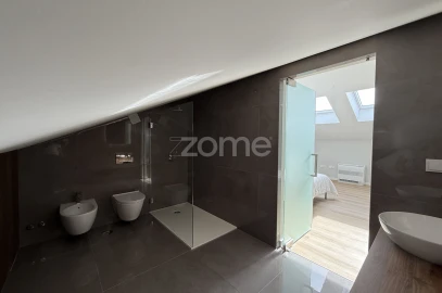 Apartamento T4 para Venda em Carcavelos e Parede