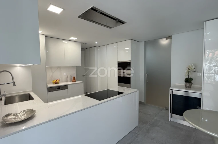 Apartamento T4 para Venda em Carcavelos e Parede Foto 3
