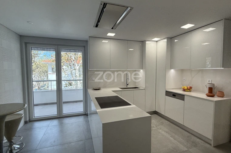 Apartamento T4 para Venda em Carcavelos e Parede Foto 2