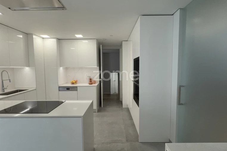 Apartamento T4 para Venda em Carcavelos e Parede Foto 4