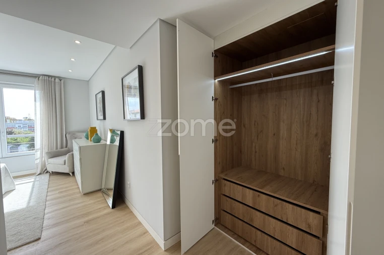 Apartamento T4 para Venda em Carcavelos e Parede Foto 5