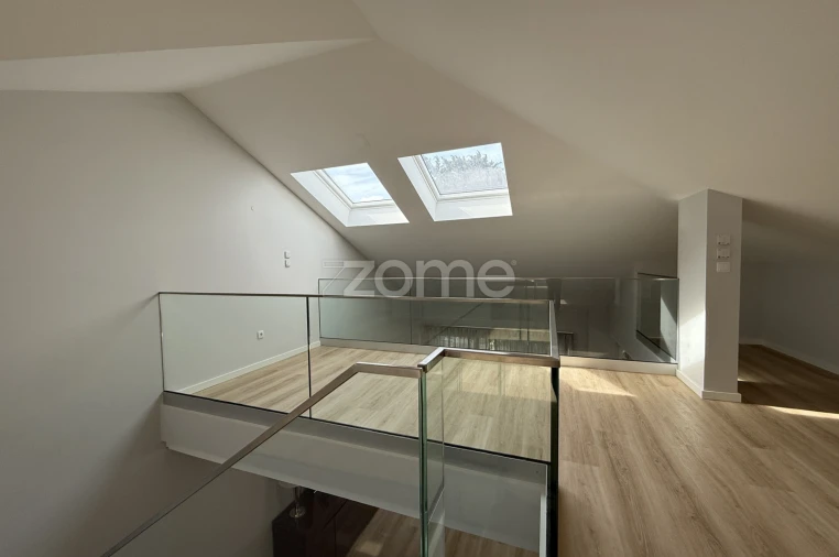 Apartamento T4 para Venda em Carcavelos e Parede Foto 15