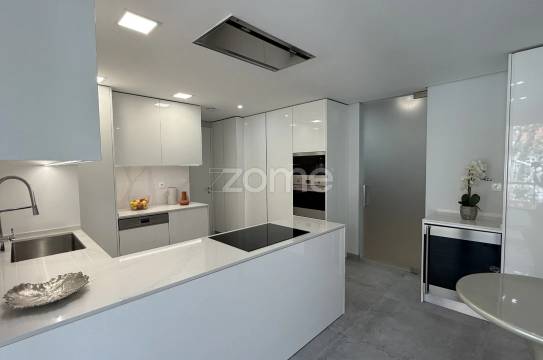 Apartamento T4 para Venda em Carcavelos e Parede Foto 3