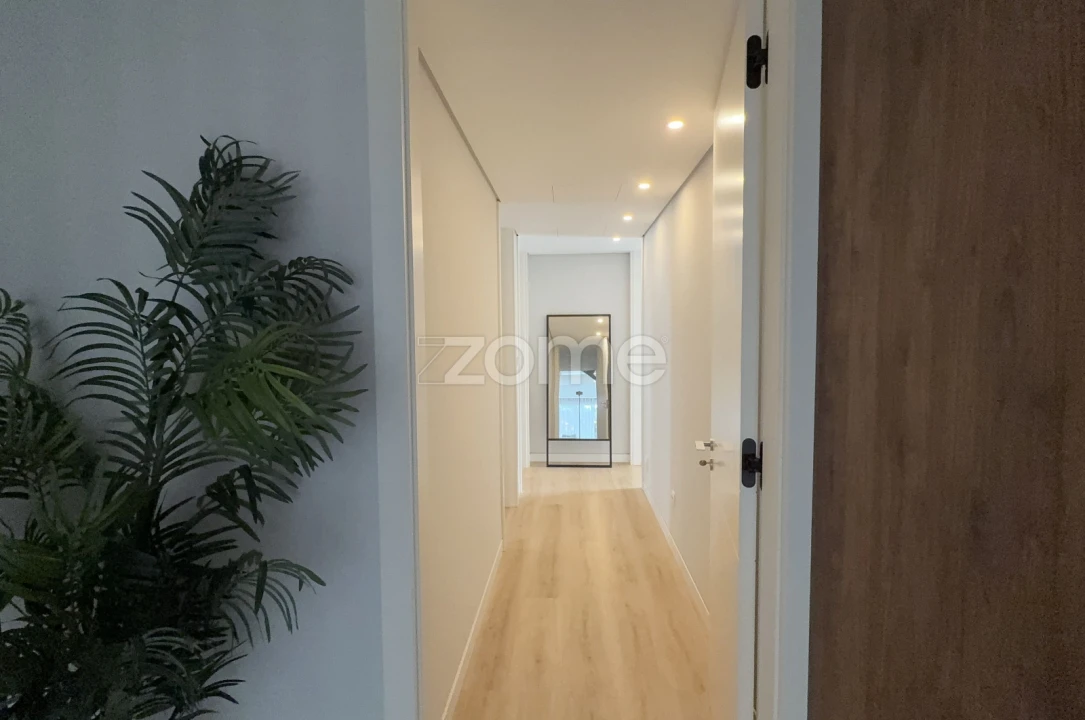 Apartamento T4 para Venda em Carcavelos e Parede Foto 13