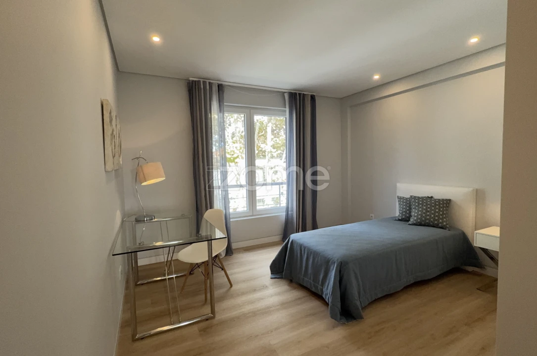 Apartamento T4 para Venda em Carcavelos e Parede Foto 9