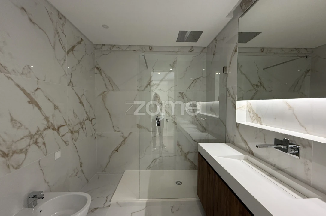 Apartamento T4 para Venda em Carcavelos e Parede Foto 7