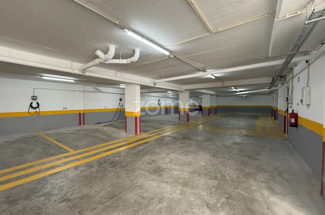 Apartamento T4 para Venda em Carcavelos e Parede Foto 1