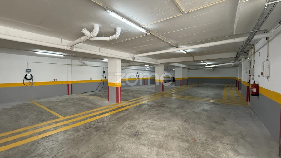 Apartamento T4 para Venda em Carcavelos e Parede