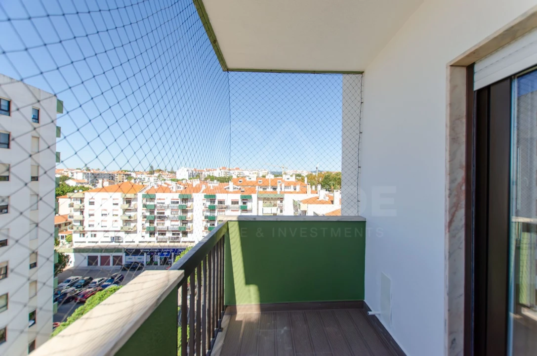 Apartamento T3 para Venda em Carcavelos e Parede Foto 35