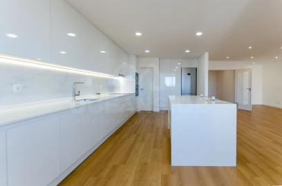 Apartamento T3 para Venda em Carcavelos e Parede