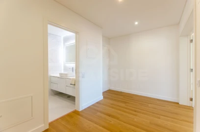 Apartamento T3 para Venda em Carcavelos e Parede