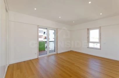 Apartamento T3 para Venda em Carcavelos e Parede