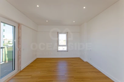 Apartamento T3 para Venda em Carcavelos e Parede