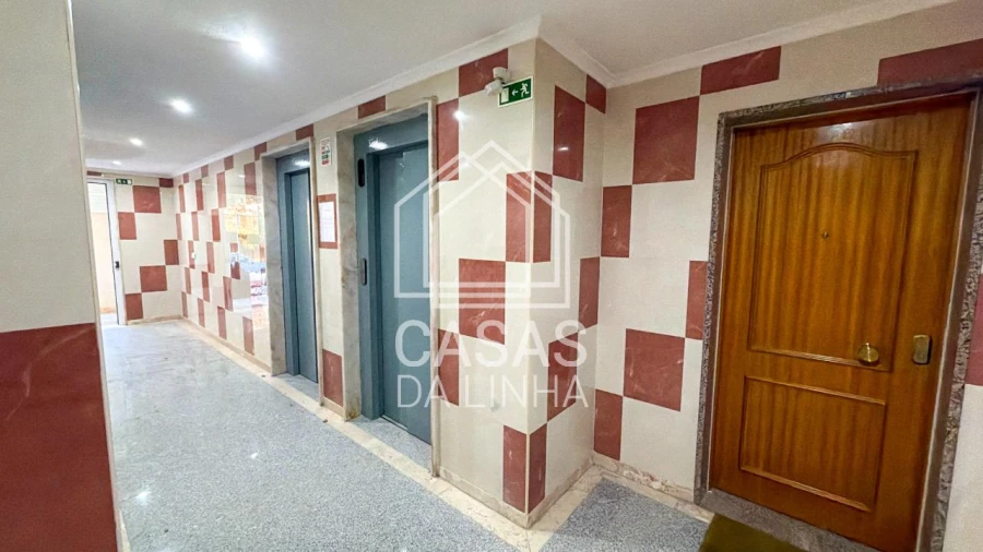 Apartamento T2 para Arrendamento em Carcavelos e Parede Foto 32