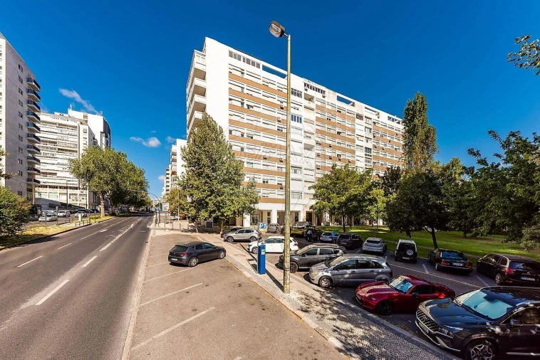 Apartamento T3 para Venda em Alvalade Foto 26