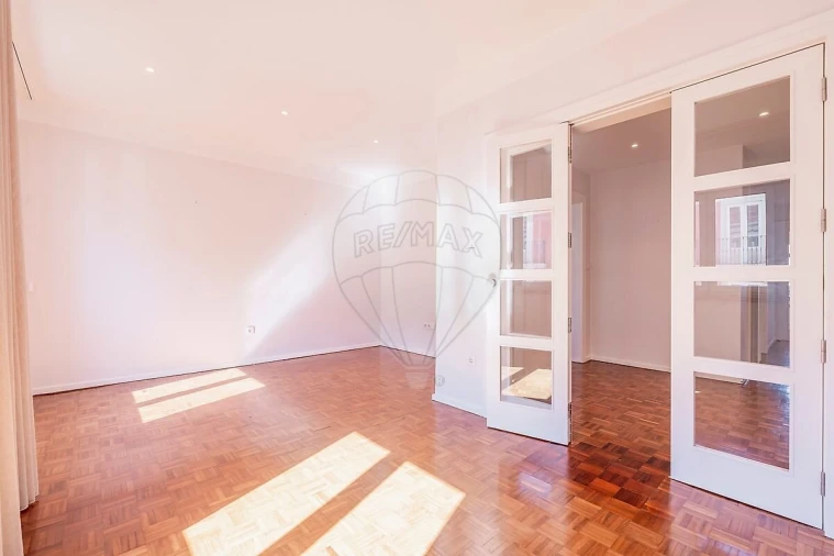 Apartamento T3 para Venda em Penha de França Foto 2