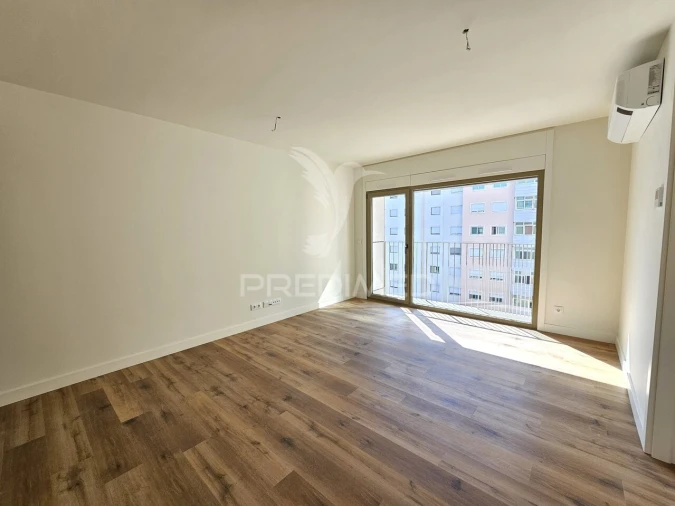 Apartamento T1 para Venda em Santa Clara Foto 2