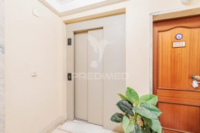 Apartamento T2 para Venda em Massamá e Monte Abraão