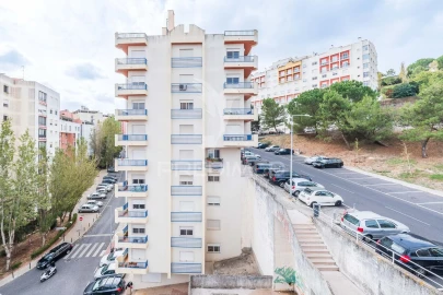 Apartamento T2 para Venda em Massamá e Monte Abraão