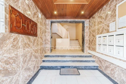 Apartamento T2 para Venda em Massamá e Monte Abraão