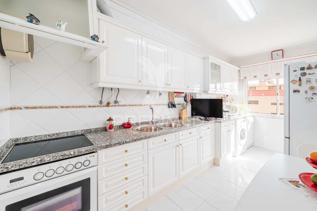 Apartamento T2 para Venda em Massamá e Monte Abraão Foto 21