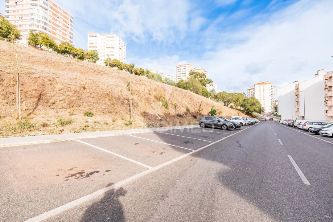 Apartamento T2 para Venda em Massamá e Monte Abraão Foto 38