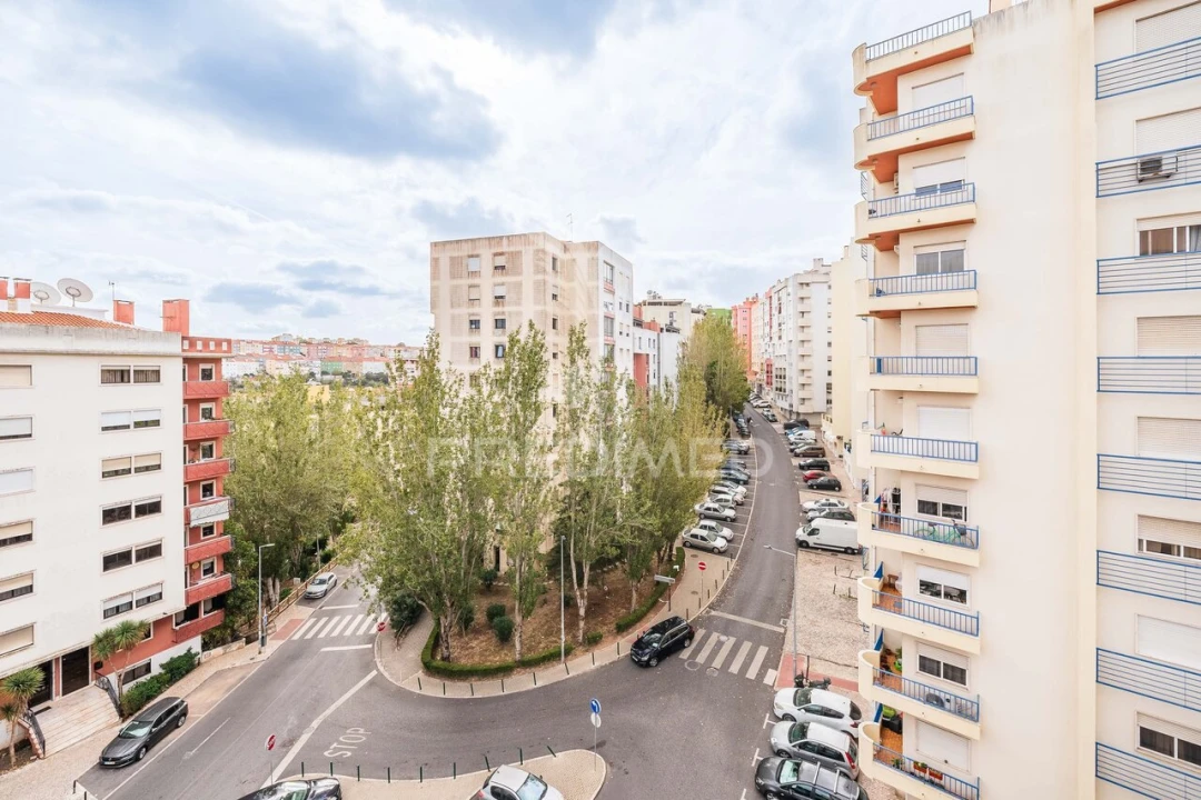 Apartamento T2 para Venda em Massamá e Monte Abraão Foto 33