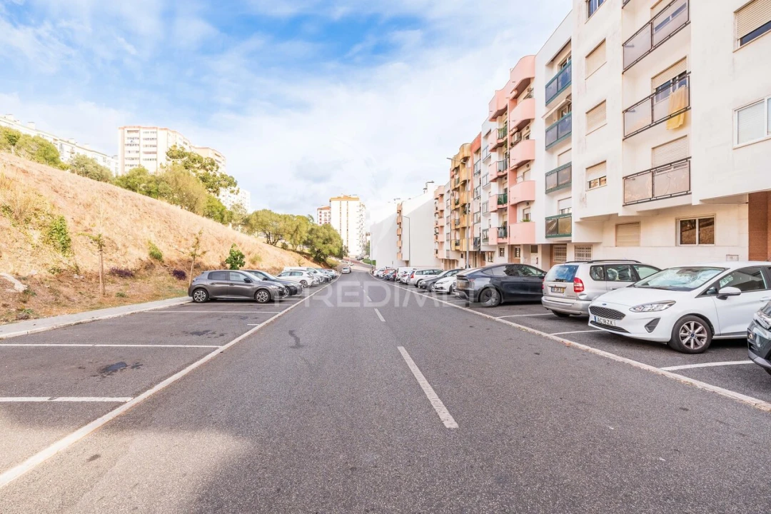 Apartamento T2 para Venda em Massamá e Monte Abraão Foto 40
