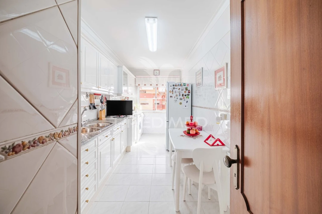 Apartamento T2 para Venda em Massamá e Monte Abraão Foto 20