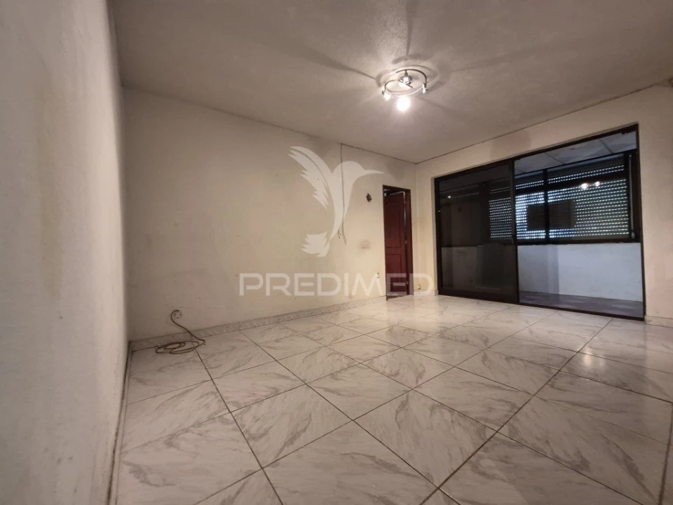 Apartamento T1 para Venda em Massamá e Monte Abraão Foto 1