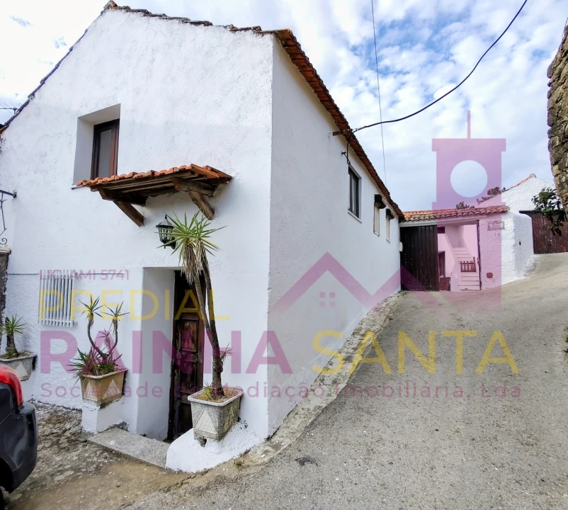 Moradia T4 para Venda em Arrifana Foto 1