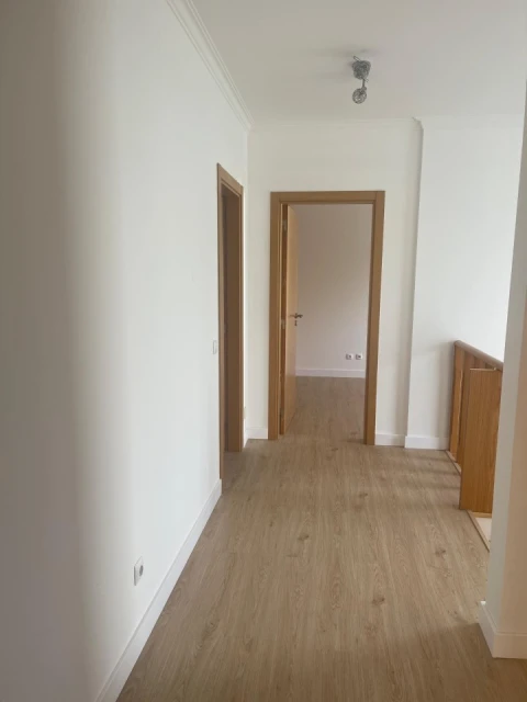 Moradia T4 para Arrendamento em Alcabideche