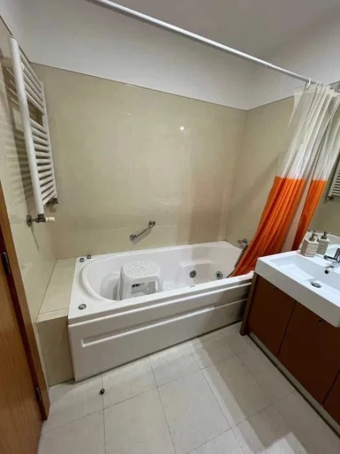 Apartamento T2 para Arrendamento em Pedrouços