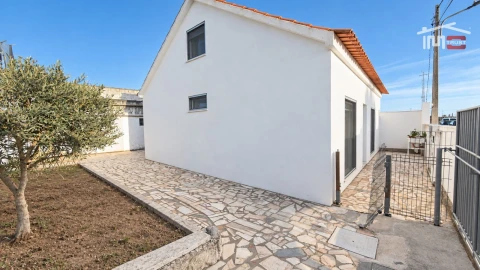 Moradia T2 para Venda em Atalaia e Alto Estanqueiro-Jardia