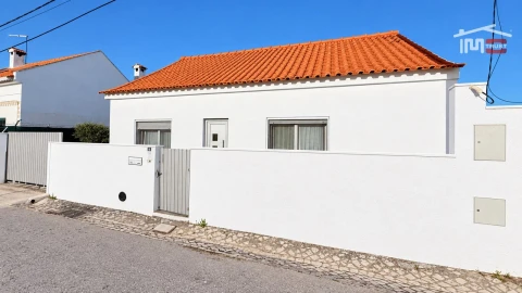 Moradia T2 para Venda em Atalaia e Alto Estanqueiro-Jardia