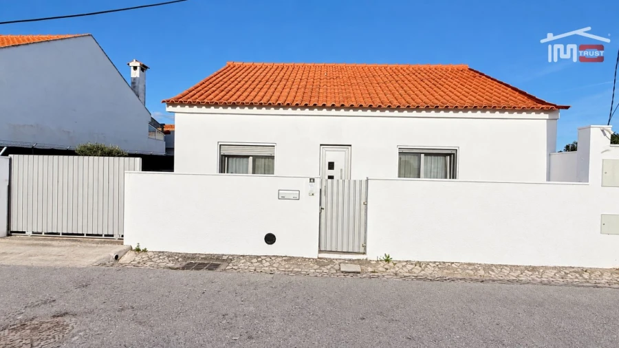 Moradia T2 para Venda em Atalaia e Alto Estanqueiro-Jardia