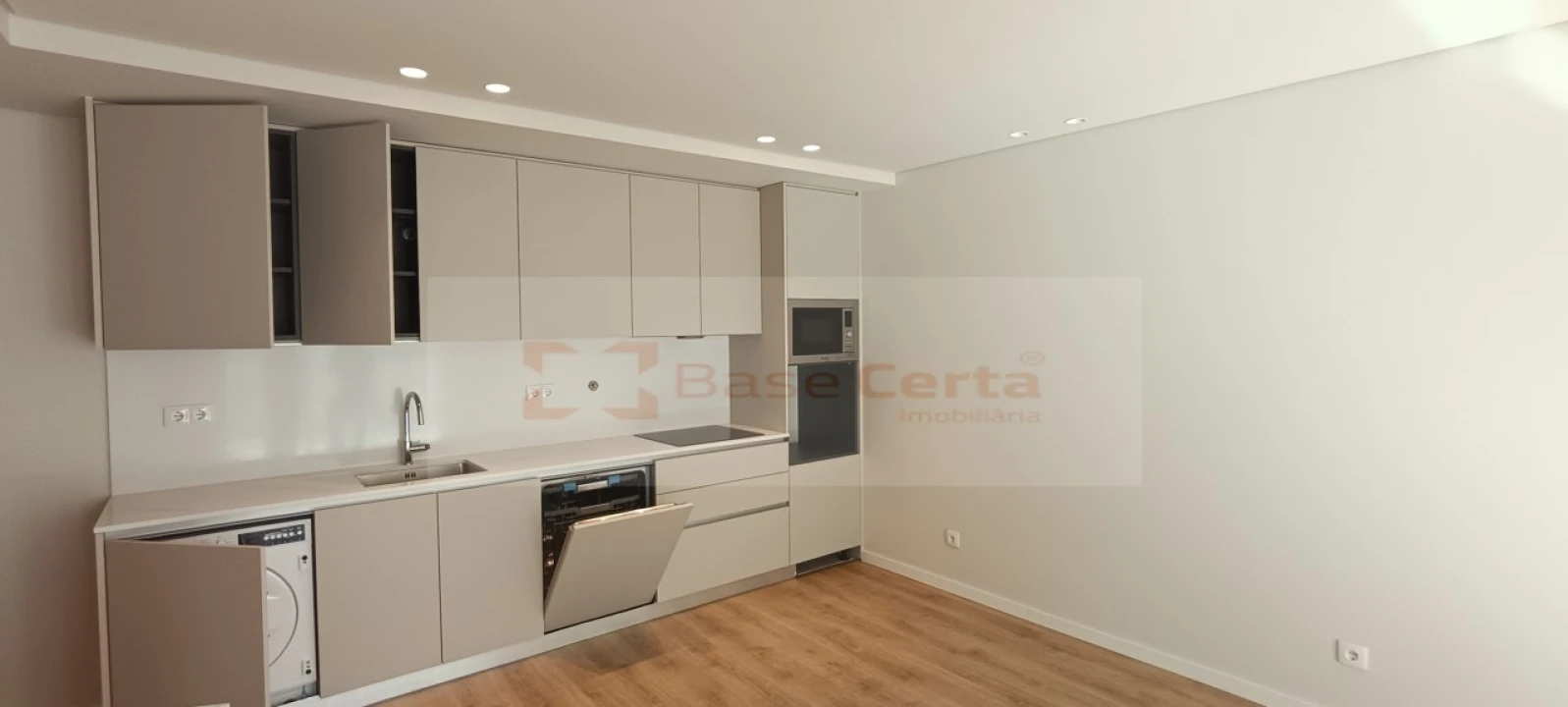 Apartamento T3 para Venda em Santa Iria de Azoia, São João da Talha e Bobadela Foto 3