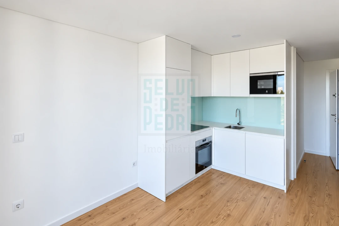 Apartamento T1 para Arrendamento em Paranhos Foto 3