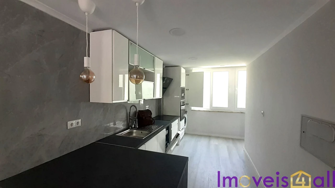 Apartamento T2 para Venda em Benfica Foto 5