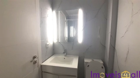 Apartamento T2 para Venda em Benfica