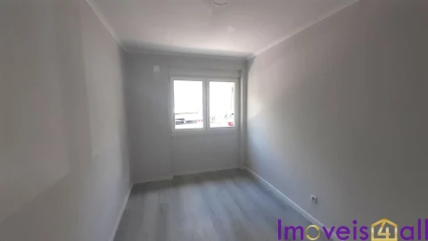 Apartamento T2 para Venda em Benfica