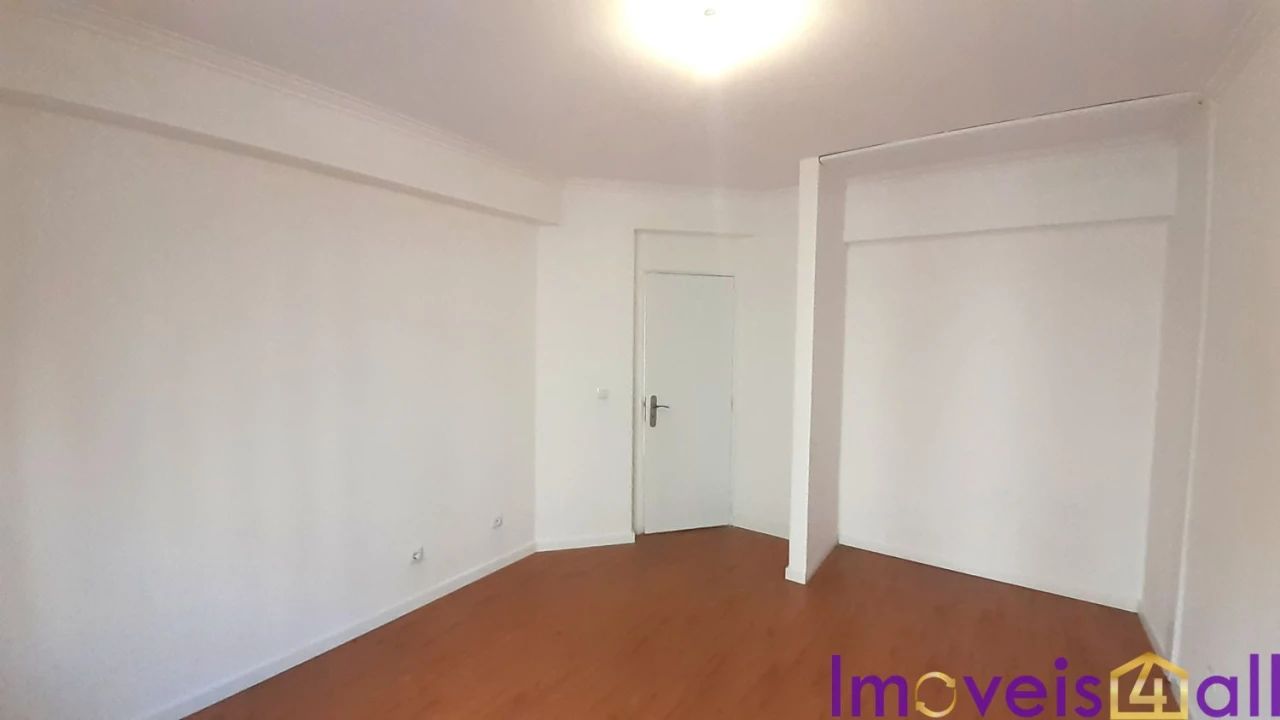 Apartamento T2 para Venda em Algueirão-Mem Martins Foto 16