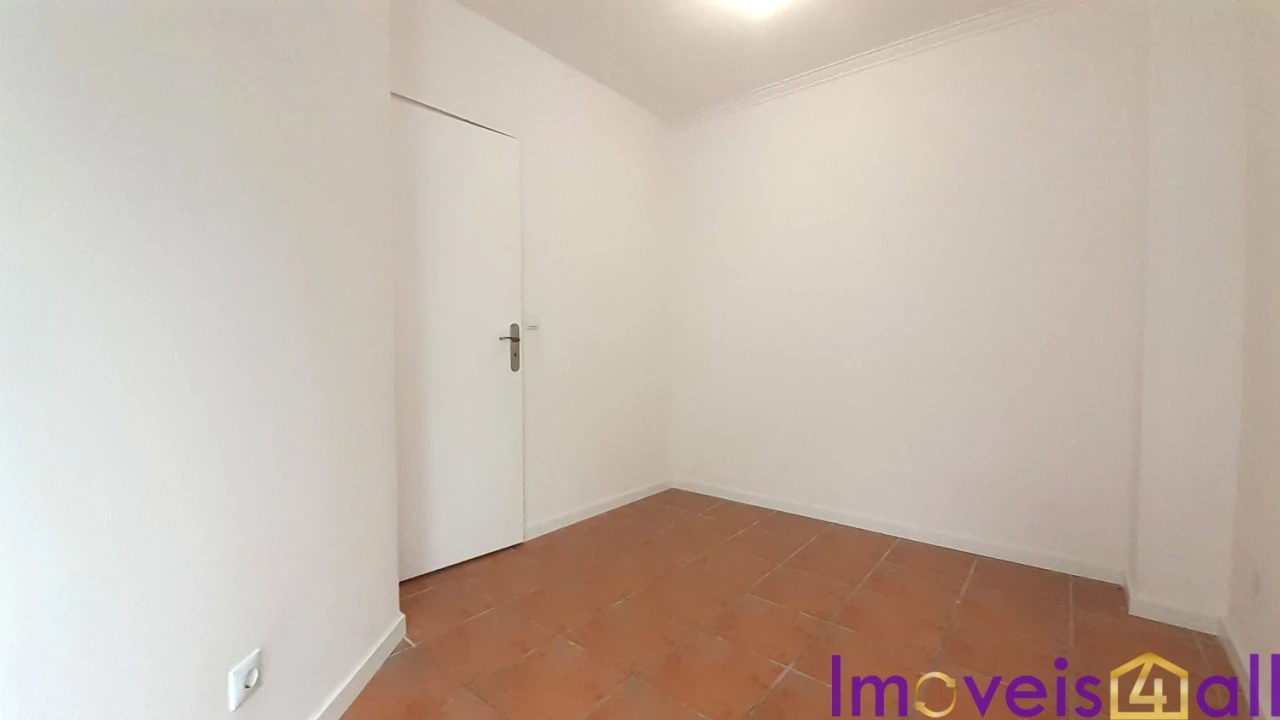Apartamento T2 para Venda em Algueirão-Mem Martins Foto 11