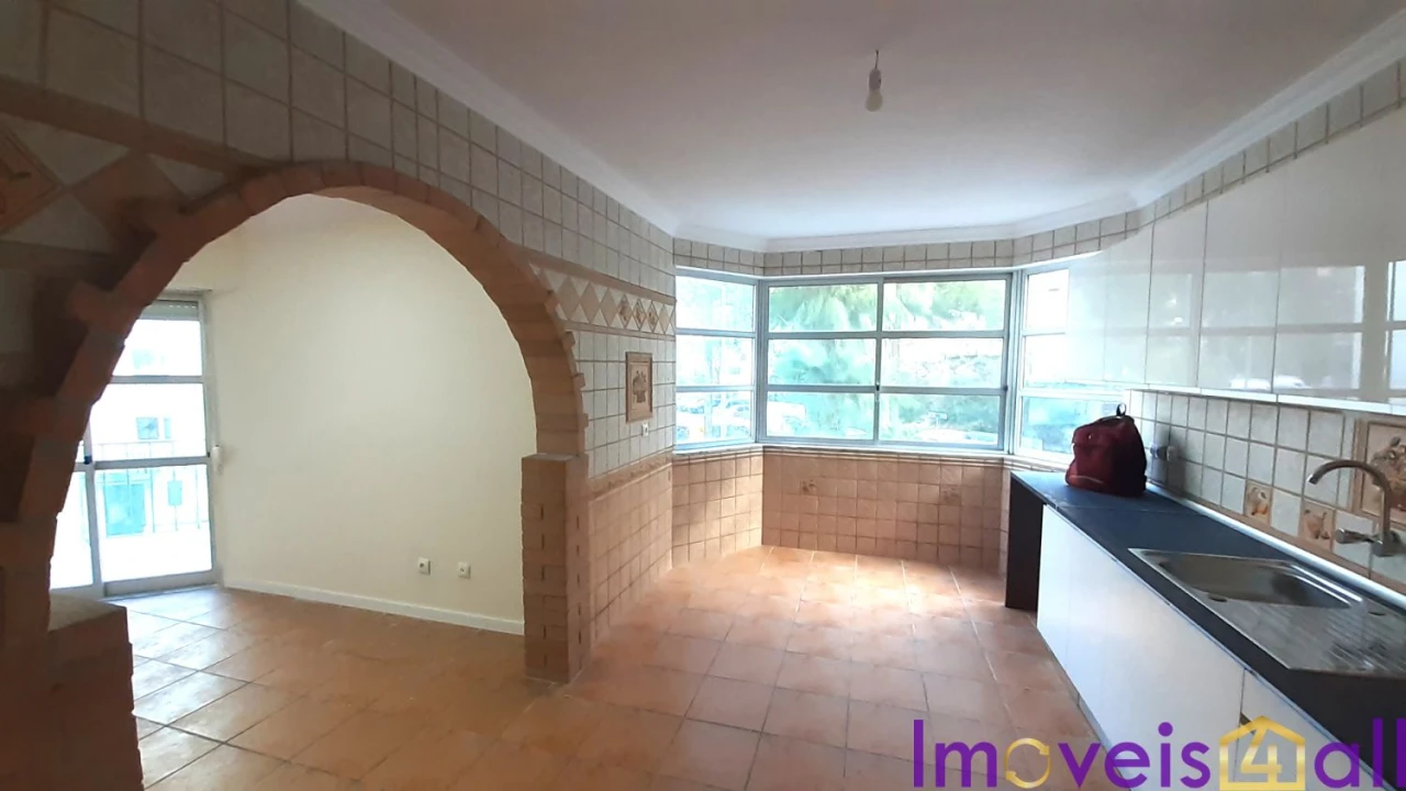 Apartamento T2 para Venda em Algueirão-Mem Martins Foto 2