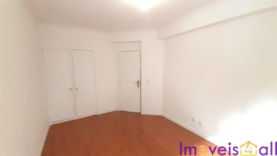 Apartamento T2 para Venda em Algueirão-Mem Martins Foto 12
